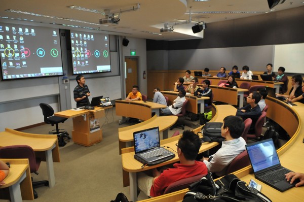 Singapore Management University hosts Microsoft's Overview of Windows Phone 7 