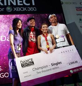 Vernon Huang with the top three Singles category finalists