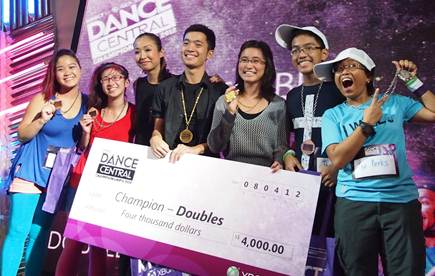 DJ Rozz with the top three Doubles team
