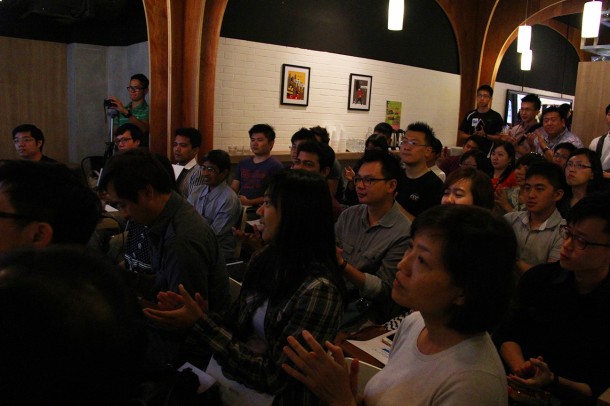 The engaged audience during the dialogue