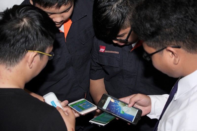 Students from ITE College West creating their own apps at Microsoft's Code for Change workshop