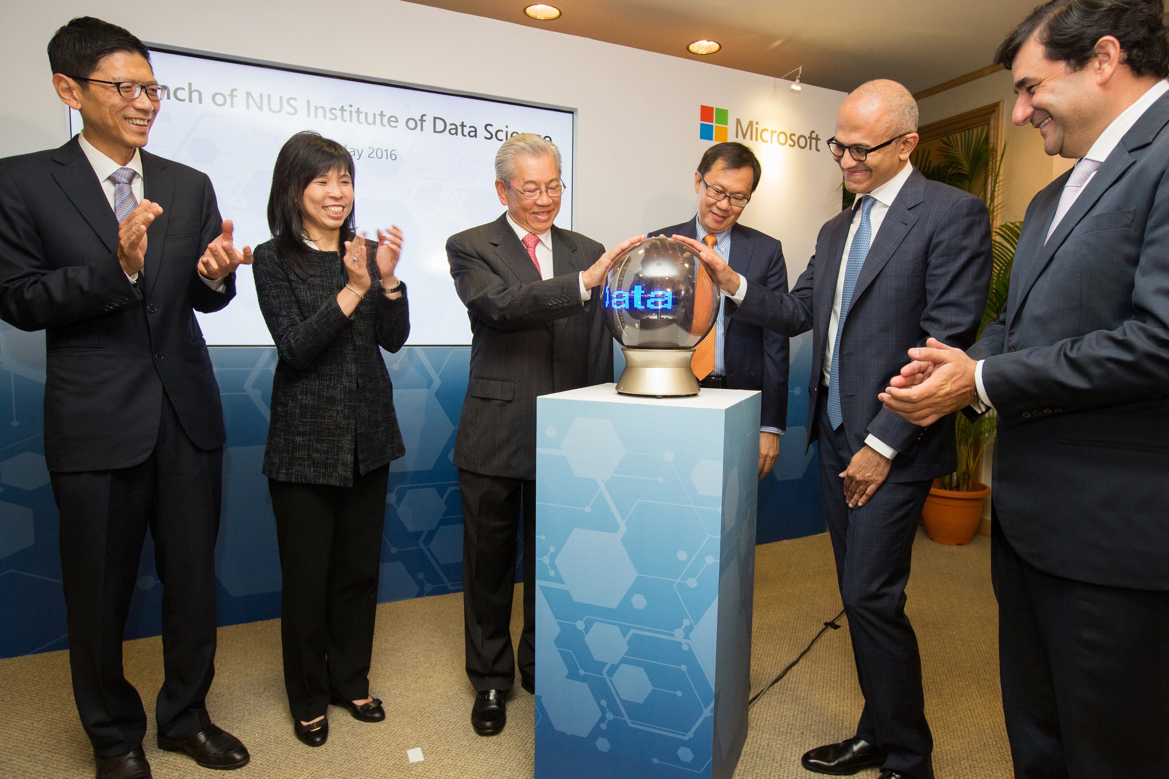Wong Ngit Liong, Chairman of NUS Board of Trustees and Satya Nadella, CEO of Microsoft, jointly launch the new NUS Institute of Data Science, with Professor Tan Chorh Chuan, President of NUS, Jessica Tan, Managing Director of Microsoft Singapore, Professor Ho Teck Hua, Deputy President (Research & Technology) of NUS and Cesar Cernuda, President of Microsoft Asia Pacific looking on.